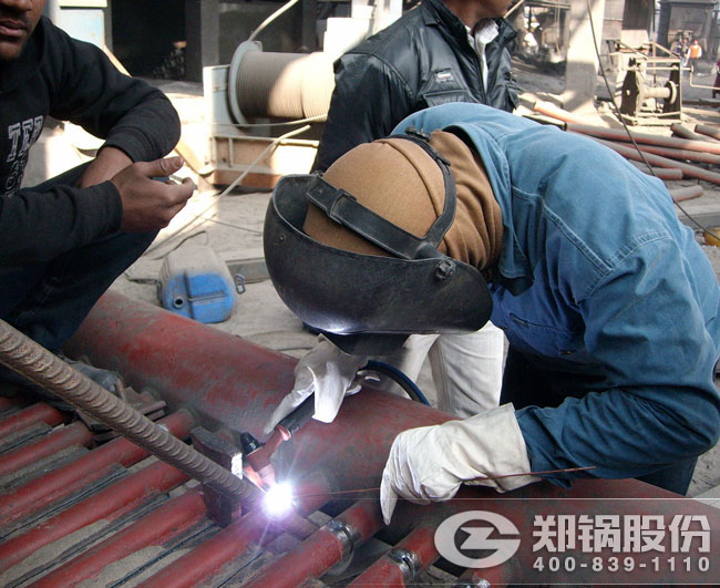 金百博110吨外循环流化床电站锅炉安装焊接现场